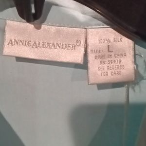 FINAL PRICE NWT ANNIE ALEXANDER 100% silk s/s baby blue blouse w side slits Lg